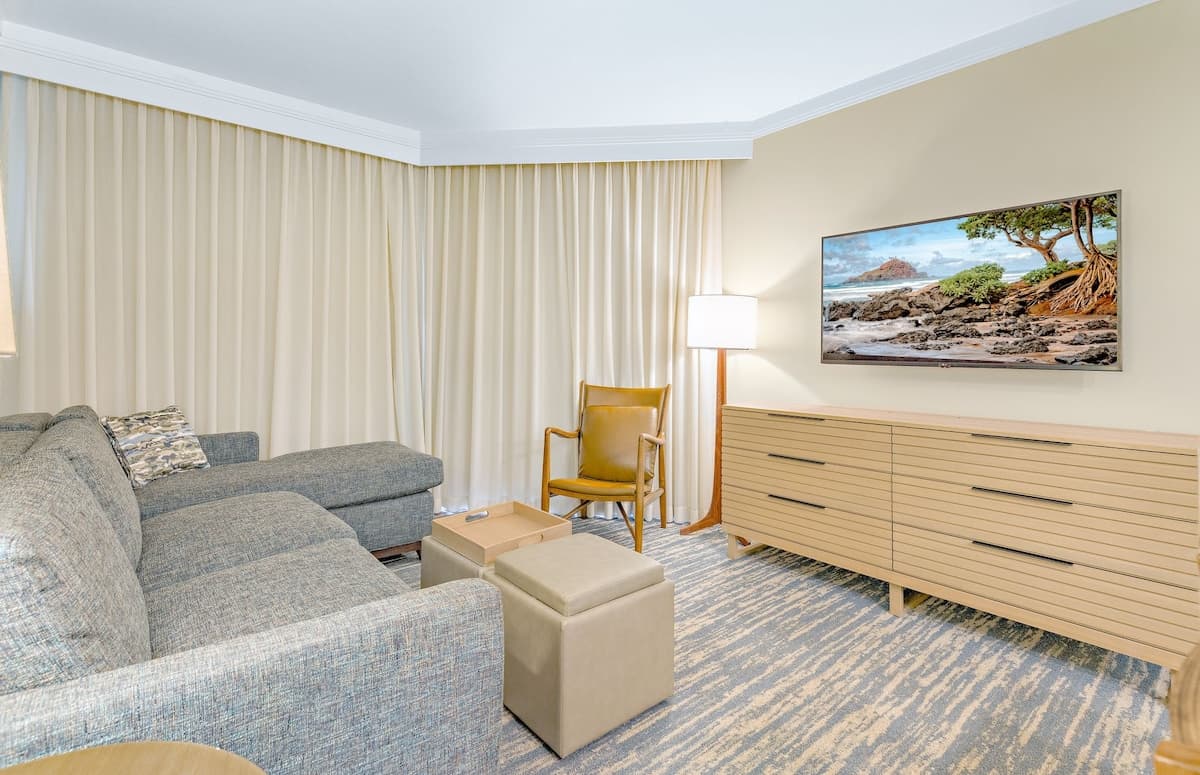Condo in Lahaina · ★5.0 · 2 bedrooms · 4 beds · 2 baths - Photo 5