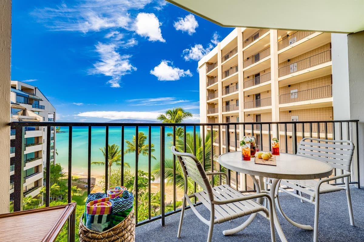 Condo in Lahaina · ★4.96 · 1 bedroom · 2 beds · 1 private bath - Photo 3