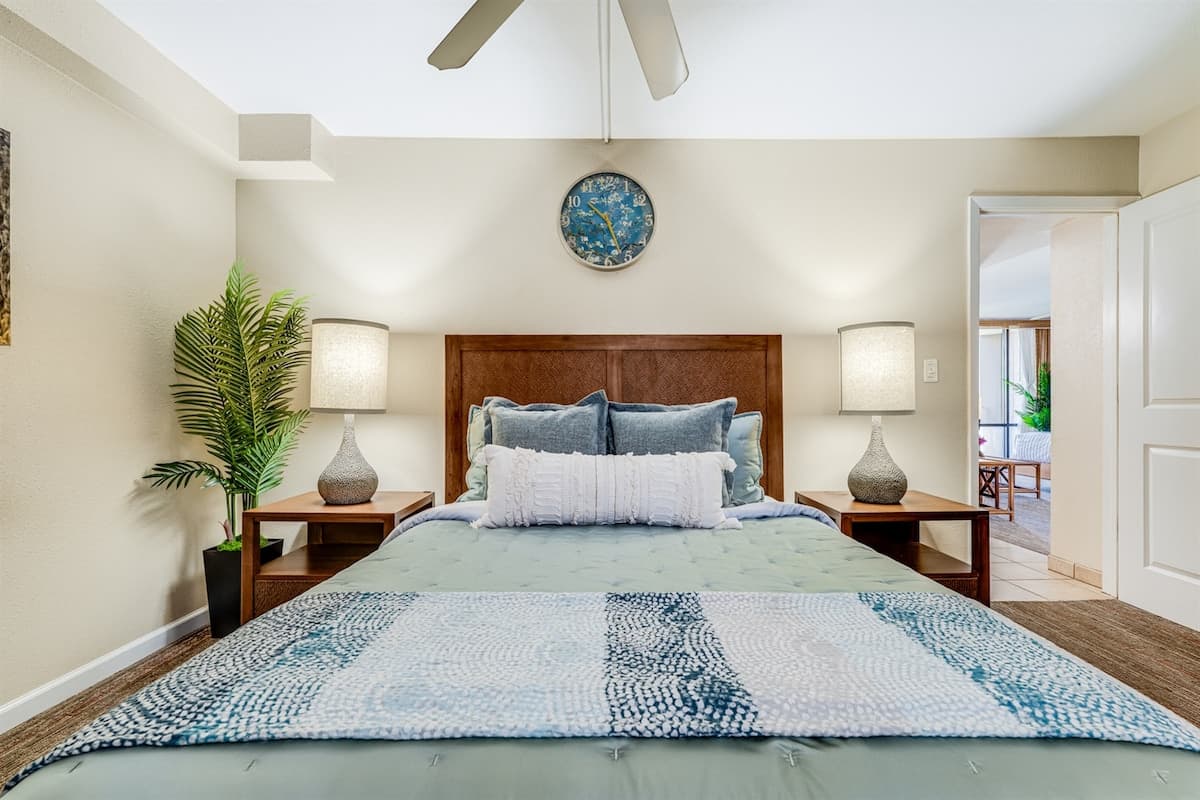 Condo in Lahaina · ★4.96 · 1 bedroom · 2 beds · 1 private bath - Photo 5
