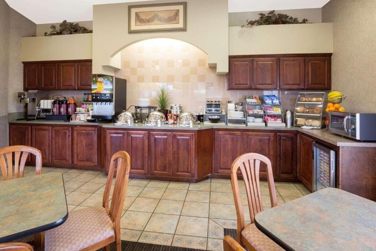 Napa Hotel 2 Rooms for Groups, Near Wineries - Photo 4
