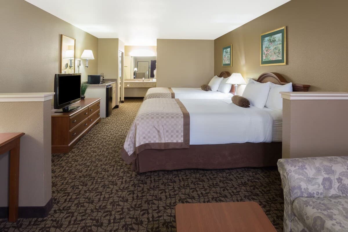 Napa Hotel 2 Rooms for Groups, Near Wineries - Photo 2