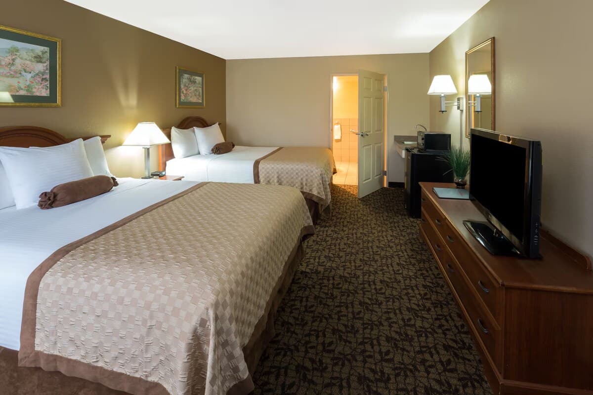 2 Hotel Rooms Near Downtown Napa & Wine Tasting - Photo 2