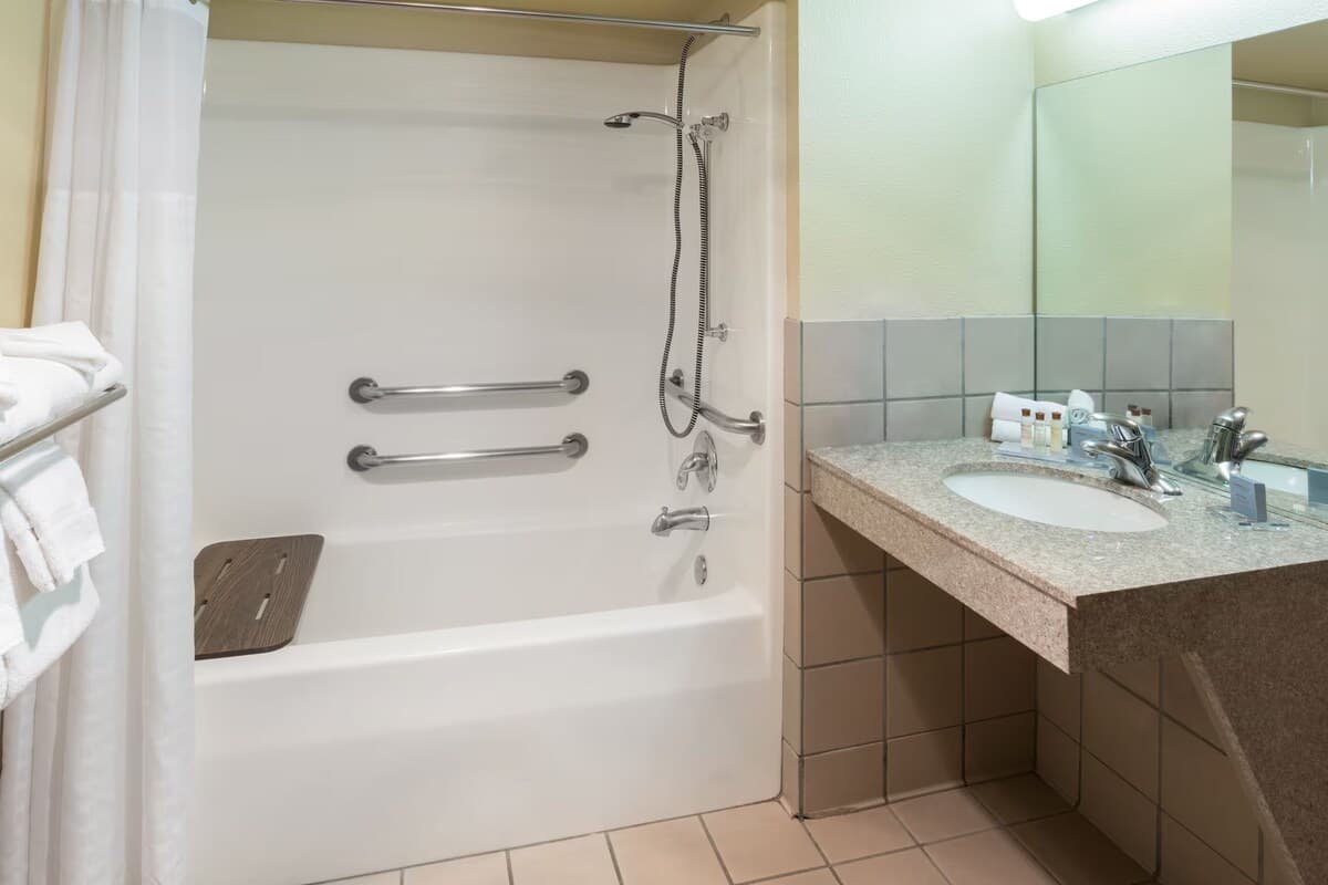 2 Hotel Rooms Near Downtown Napa & Wine Country - Photo 3