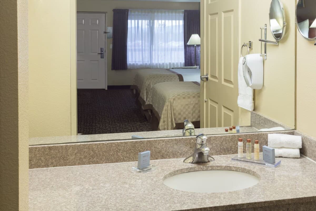 2 Hotel Rooms Near Downtown Napa & Wine Country - Photo 2