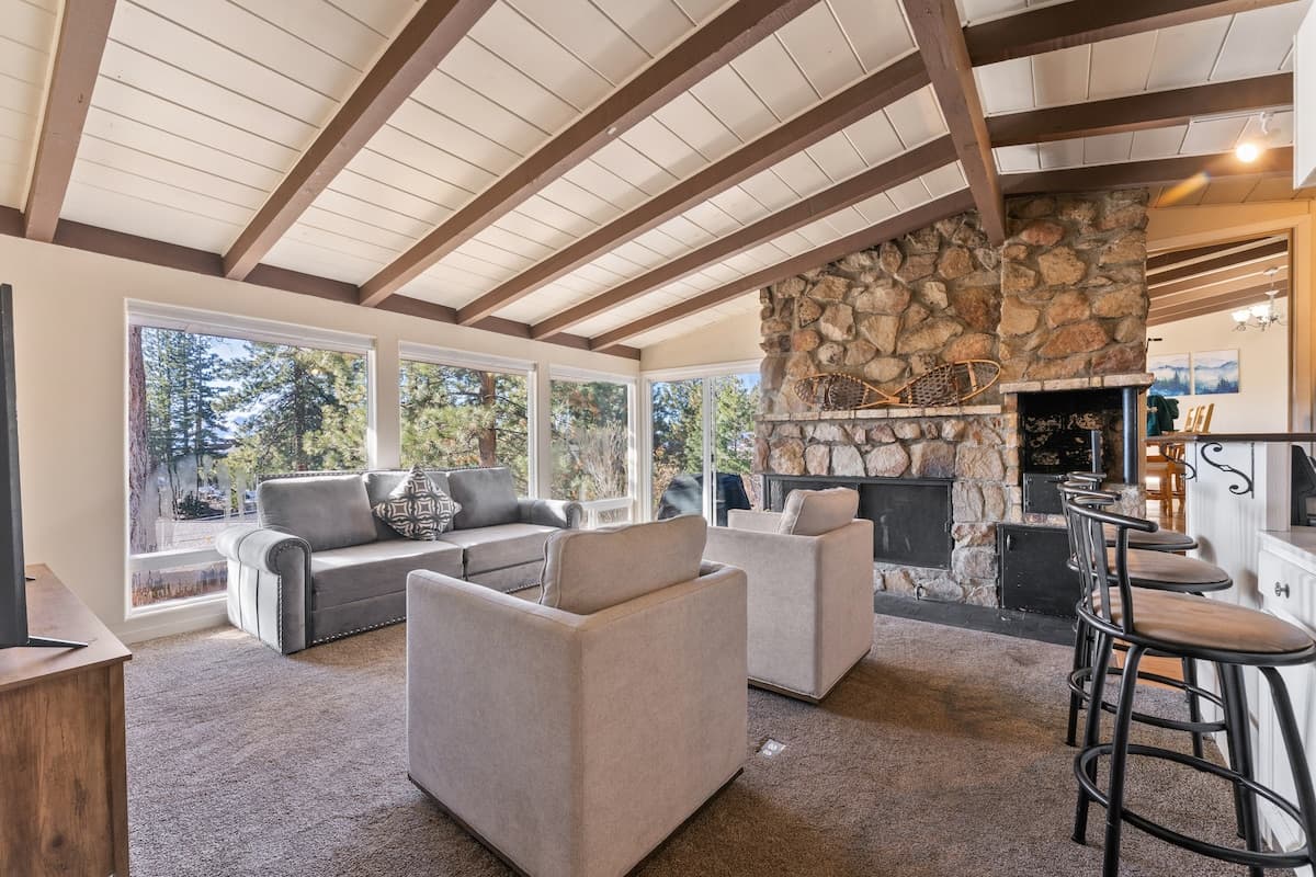 Home in Glenbrook · ★4.89 · 3 bedrooms · 5 beds · 2 private baths - Photo 1