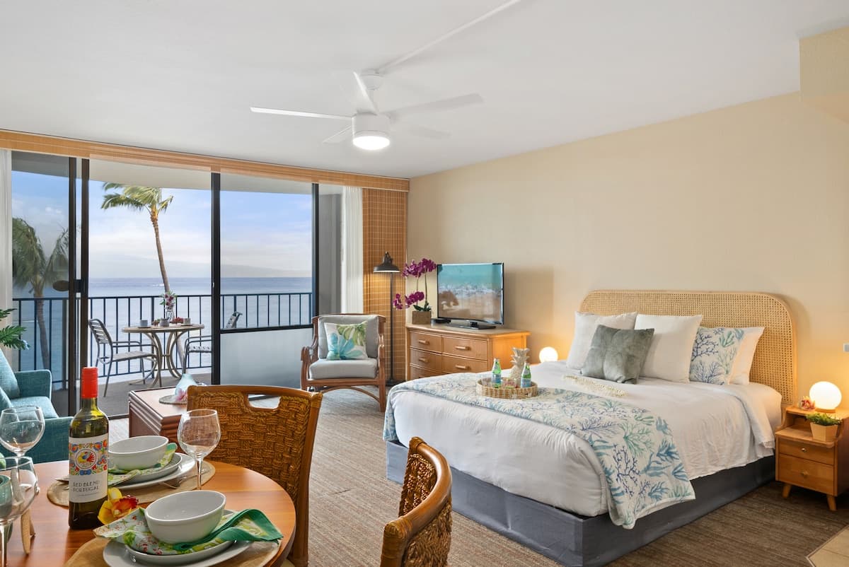 Condo in Lahaina · ★5.0 · 1 bedroom · 3 beds · 1 private bath - Photo 4