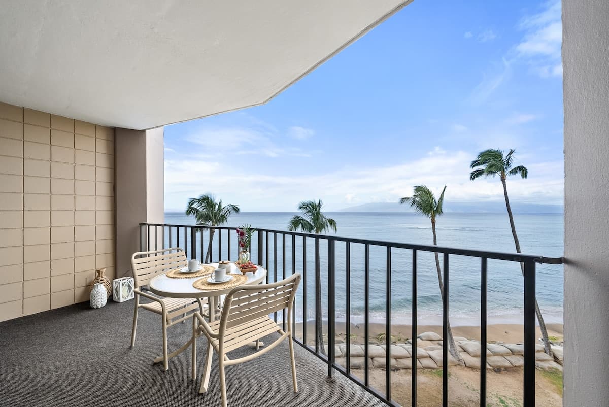 Condo in Lahaina · ★5.0 · 1 bedroom · 3 beds · 1 private bath - Photo 1