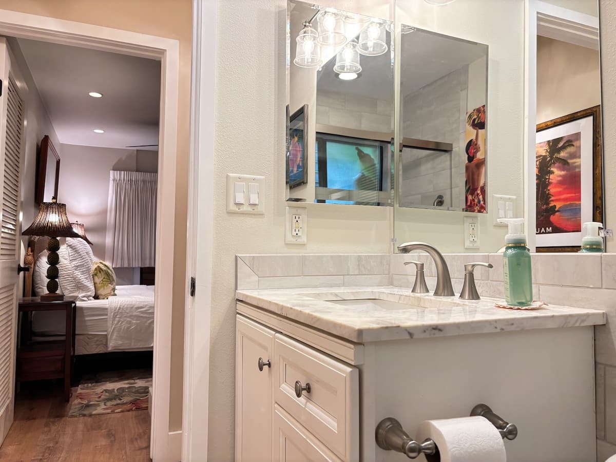 Condo in Wailuku · ★5.0 · 1 bedroom · 2 beds · 1 private bath - Photo 4