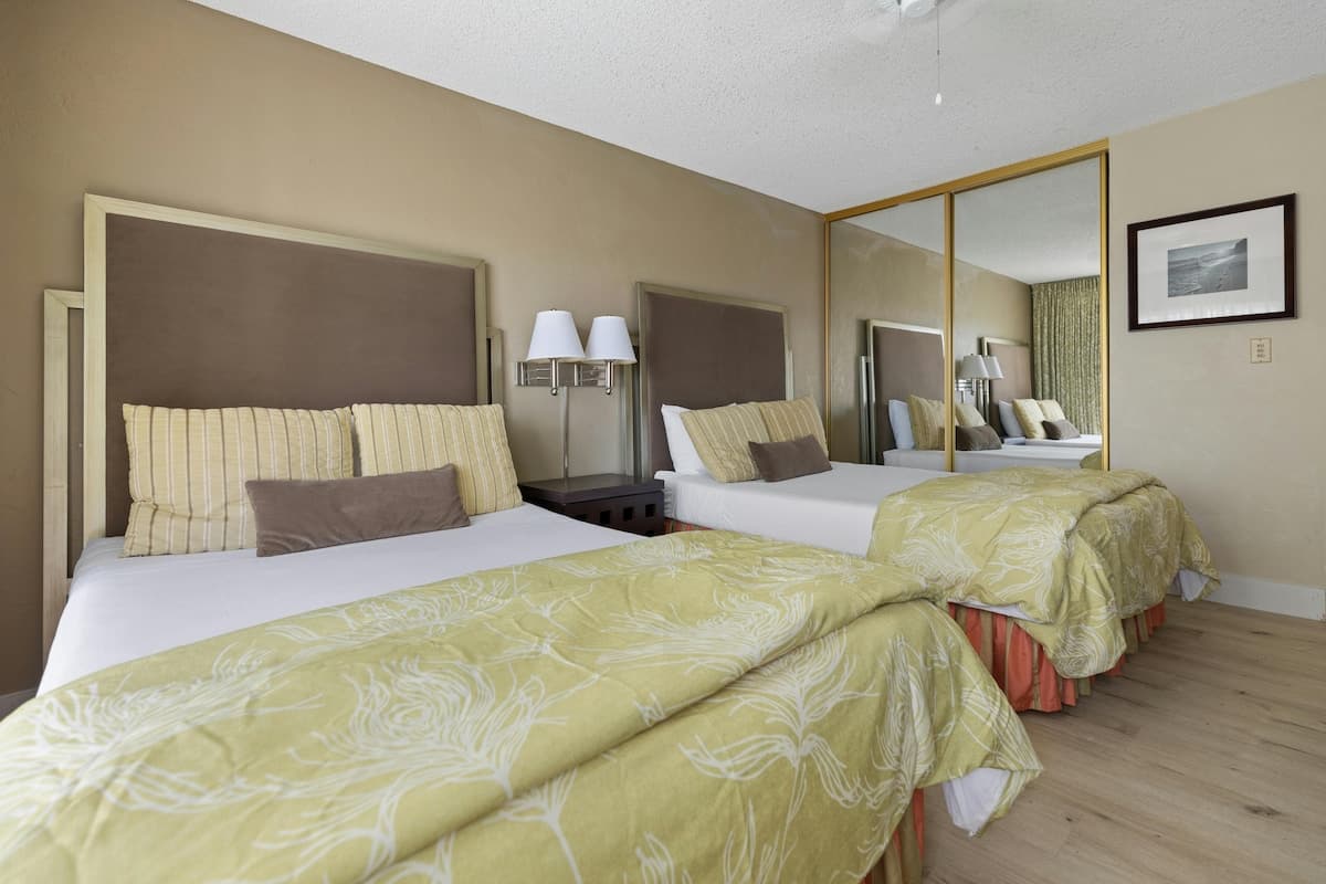 Standard one bedroom suite 2 double bed with sofa - Photo 2