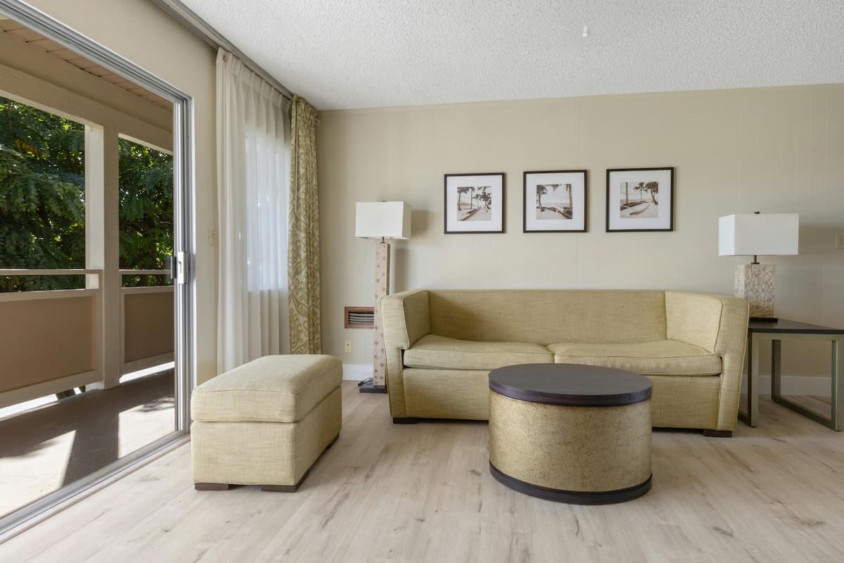 Standard one bedroom suite 2 double bed with sofa - Photo 4
