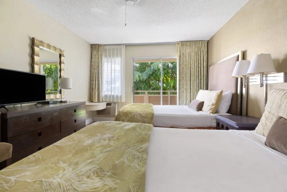 Standard one bedroom suite 2 double bed with sofa - Photo 3