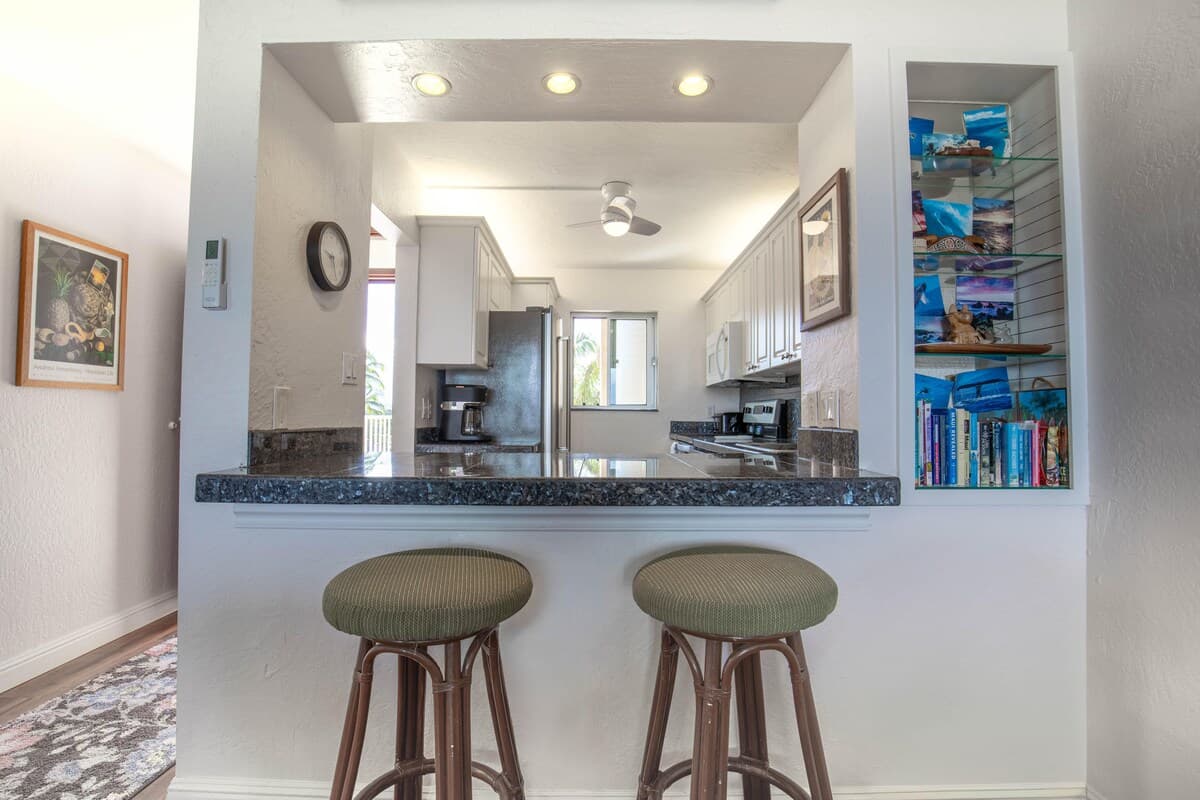 Condo in Kihei · ★5.0 · 2 bedrooms · 3 beds · 2 baths - Photo 2