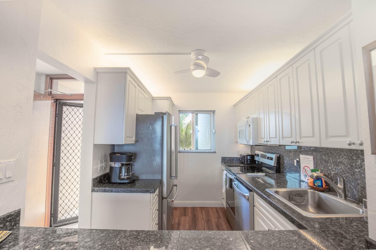 Condo in Kihei · ★5.0 · 2 bedrooms · 3 beds · 2 baths - Photo 3