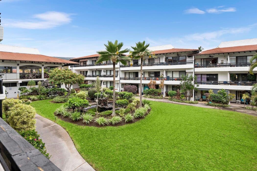 Condo in Kailua-Kona · ★4.89 · 1 bedroom · 2 beds · 1 private bath - Photo 3