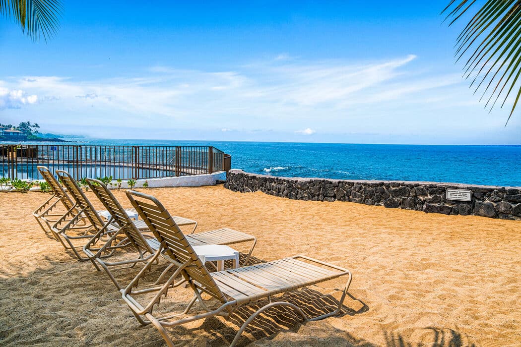 Condo in Kailua-Kona · ★4.89 · 1 bedroom · 2 beds · 1 private bath - Photo 5