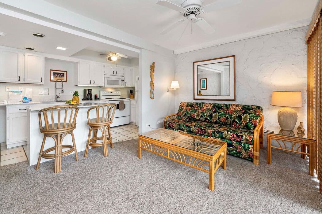 Condo in Kailua-Kona · ★4.89 · 1 bedroom · 2 beds · 1 private bath - Photo 4