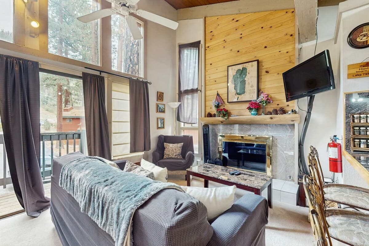 Walk-to-Heavenly Condo with Hot Tub - Photo 2