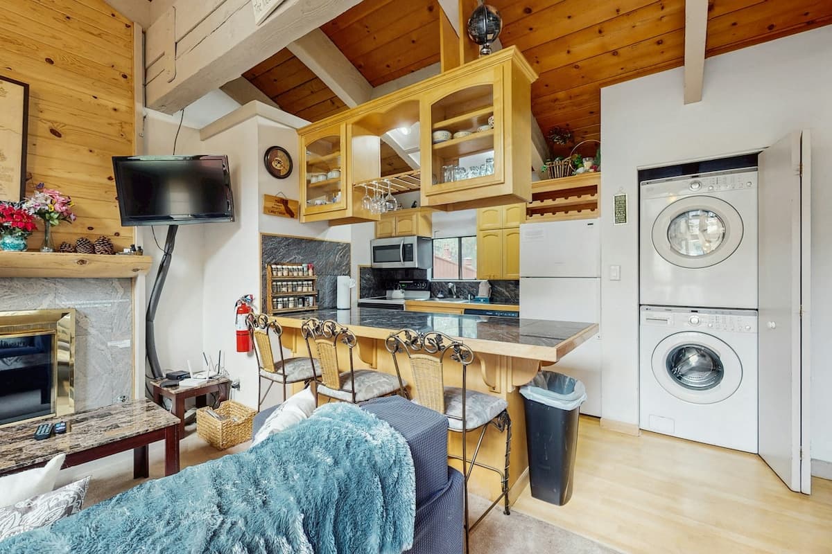 Walk-to-Heavenly Condo with Hot Tub - Photo 4
