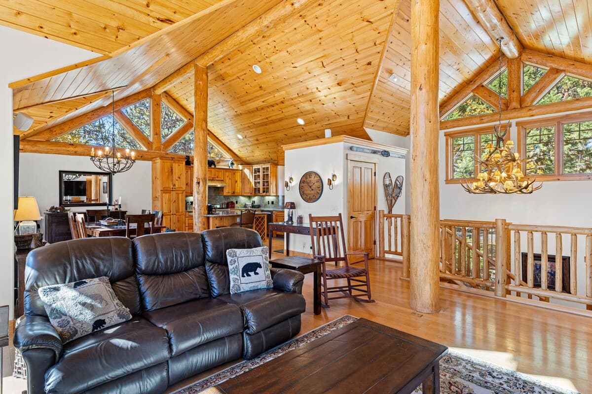 Pet-Friendly Mountain Home with Hot Tub - Photo 4