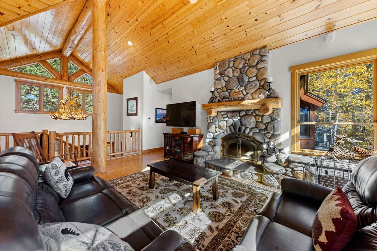 Pet-Friendly Mountain Home with Hot Tub - Photo 5