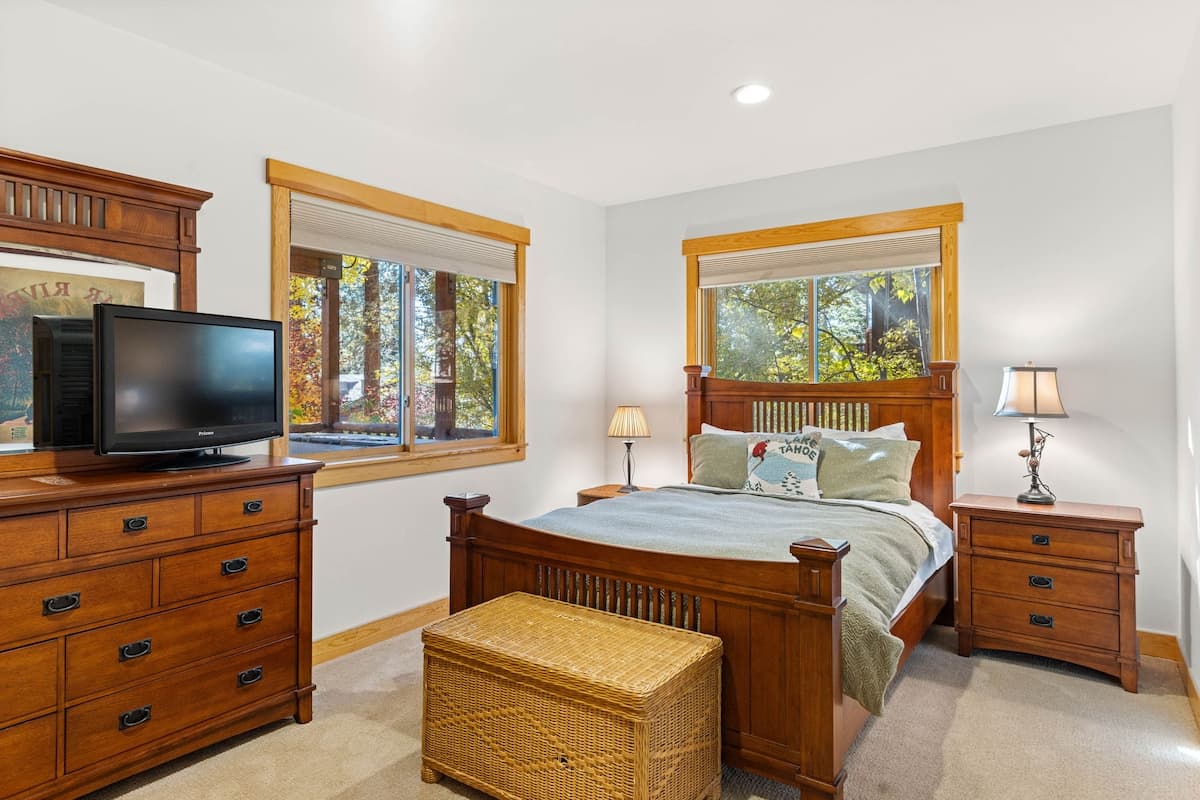 Pet-Friendly Mountain Home with Hot Tub - Photo 2