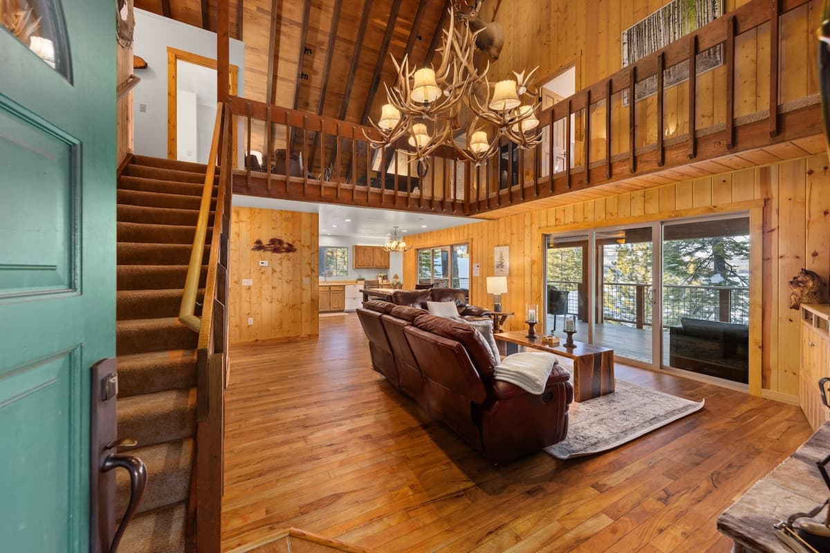 Lakeview 6BR Home with Private Beach Access - Photo 2