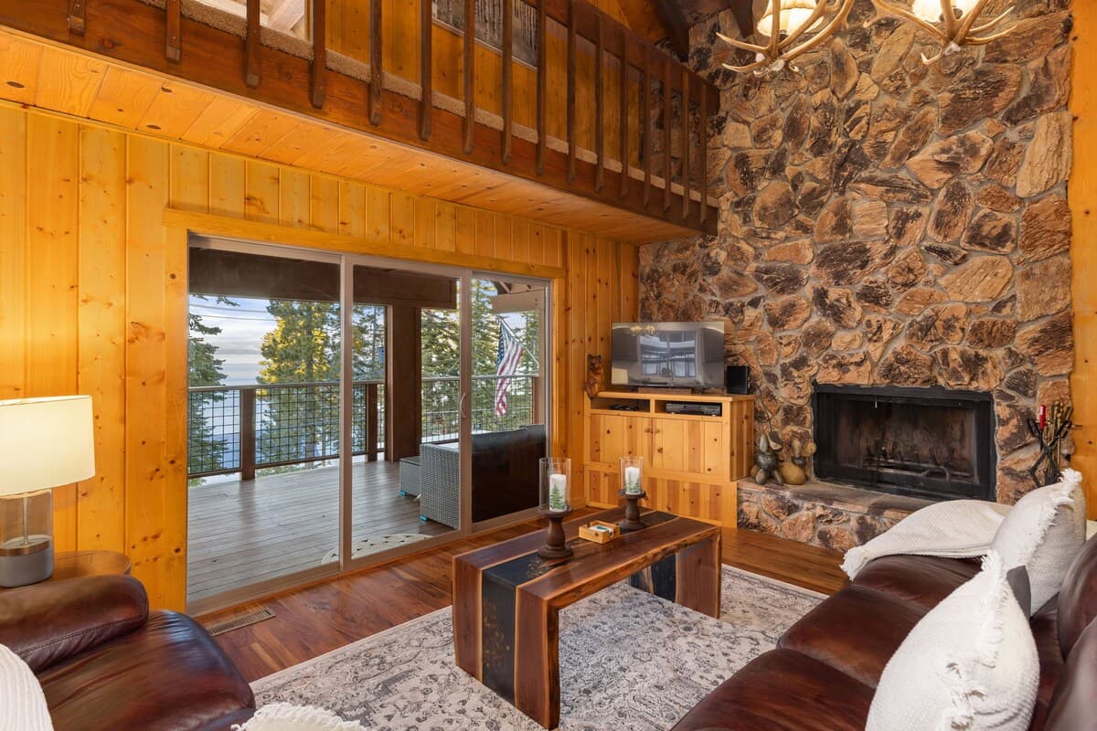 Lakeview 6BR Home with Private Beach Access - Photo 5