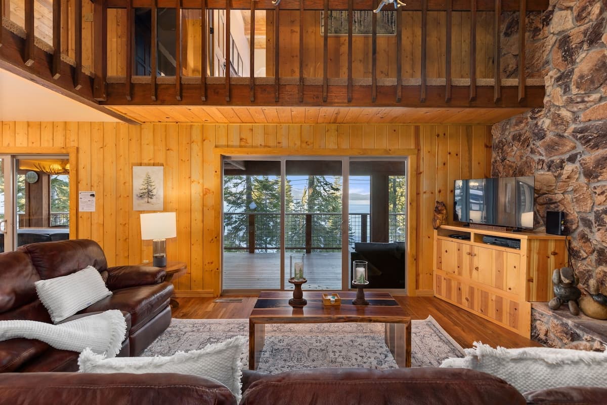 Lakeview 6BR Home with Private Beach Access - Photo 3