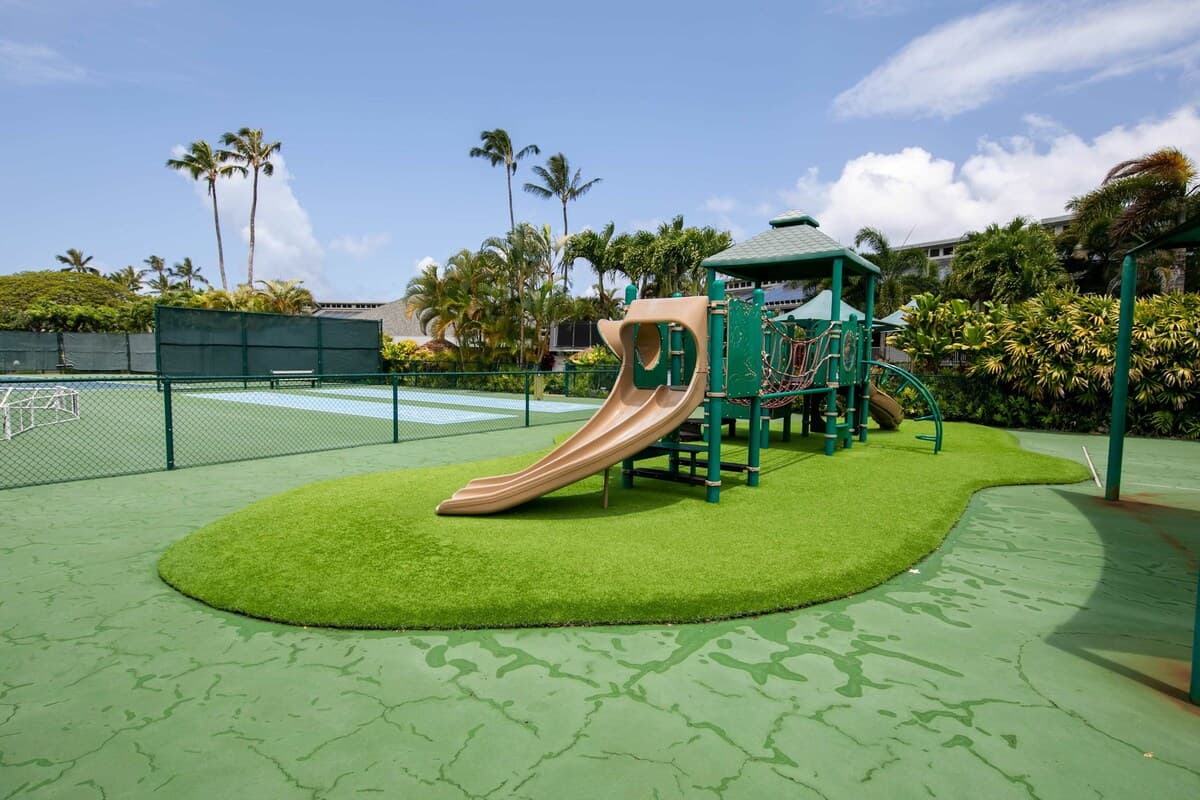Condo in Princeville · ★4.4 · 1 bedroom · 2 beds · 2 private baths - Photo 5