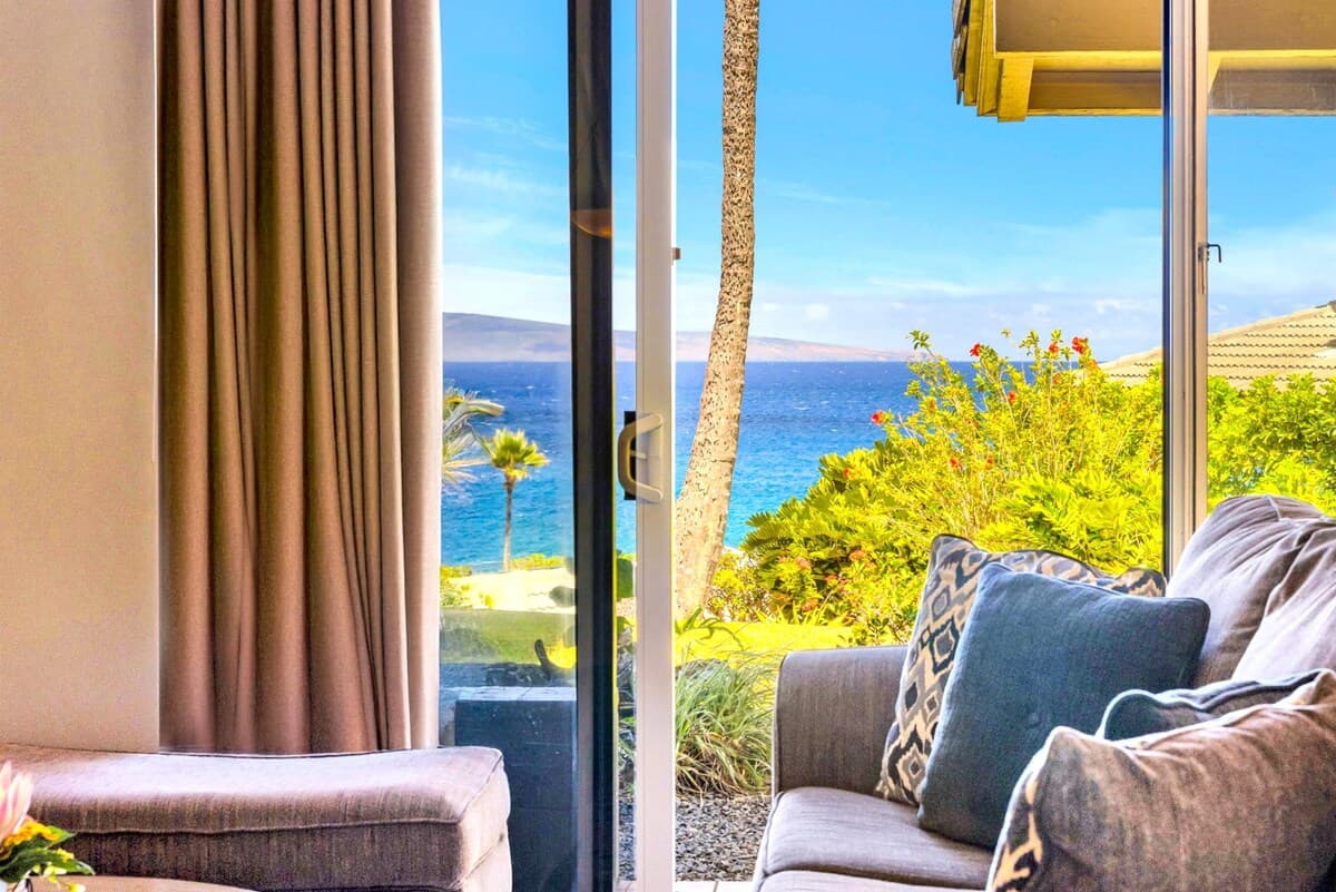 Condo in Lahaina · ★5.0 · 1 bedroom · 2 beds · 2 baths - Photo 4