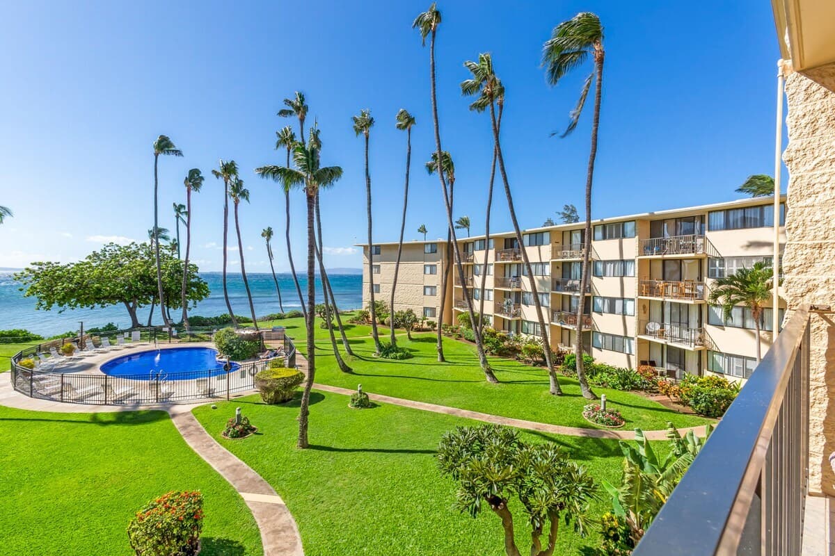 Condo in Wailuku · ★5.0 · 2 bedrooms · 3 beds · 2 private baths - Photo 1