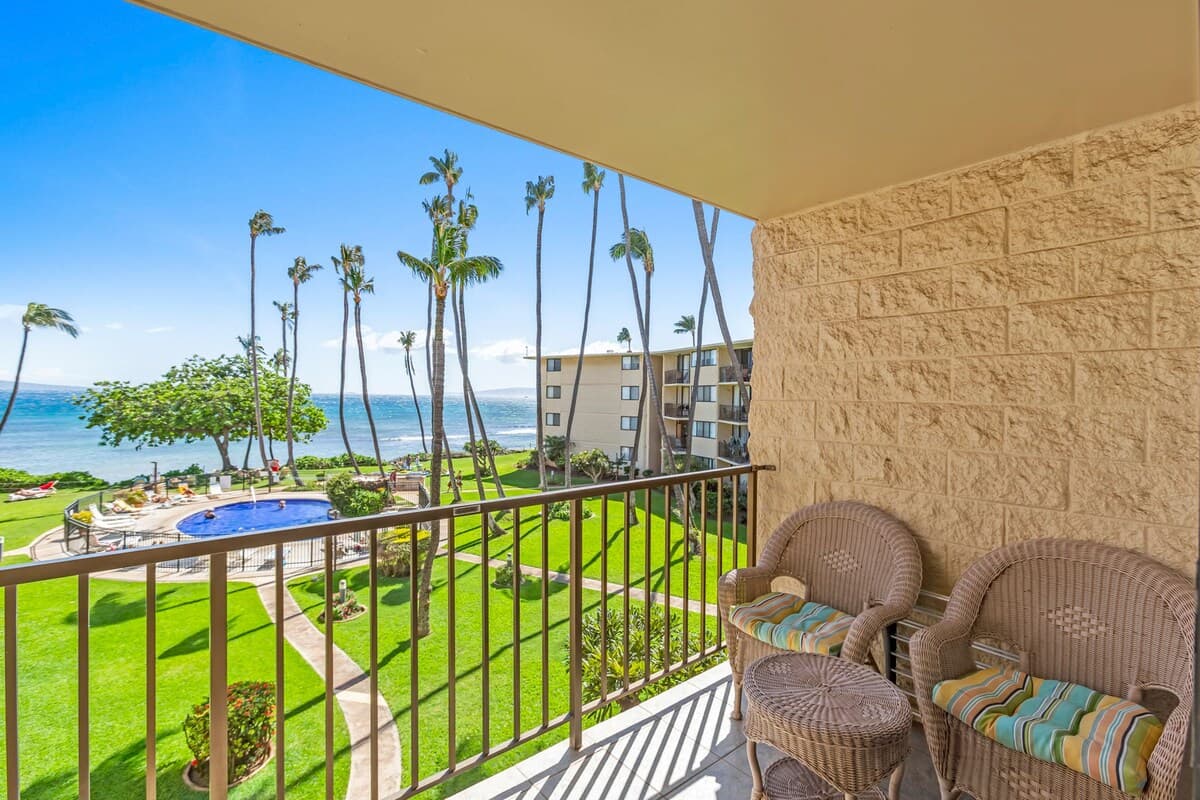 Condo in Wailuku · ★5.0 · 2 bedrooms · 3 beds · 2 private baths - Photo 2