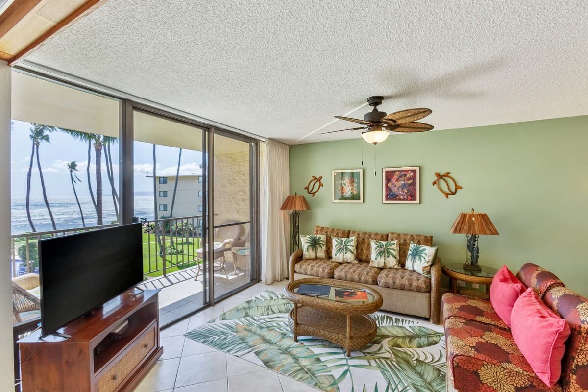 Condo in Wailuku · ★5.0 · 2 bedrooms · 3 beds · 2 private baths - Photo 4