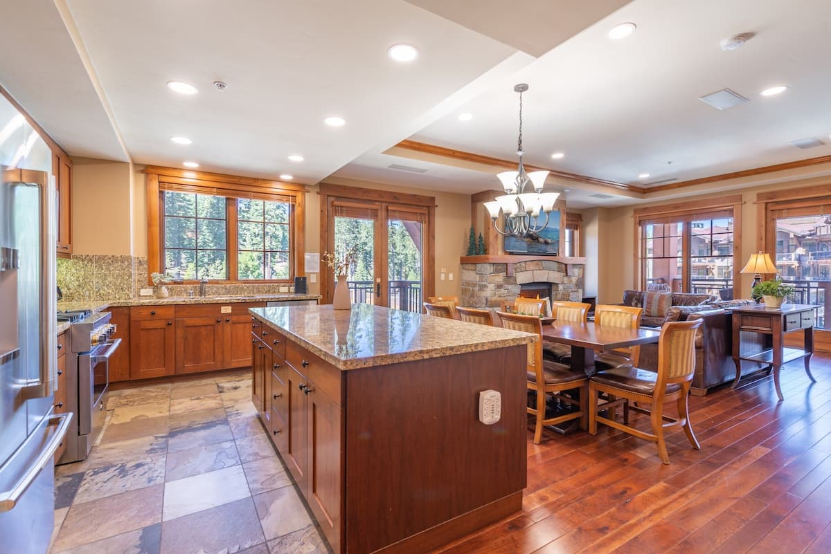 Top-Floor Luxury Condo, Village at Northstar - Photo 4