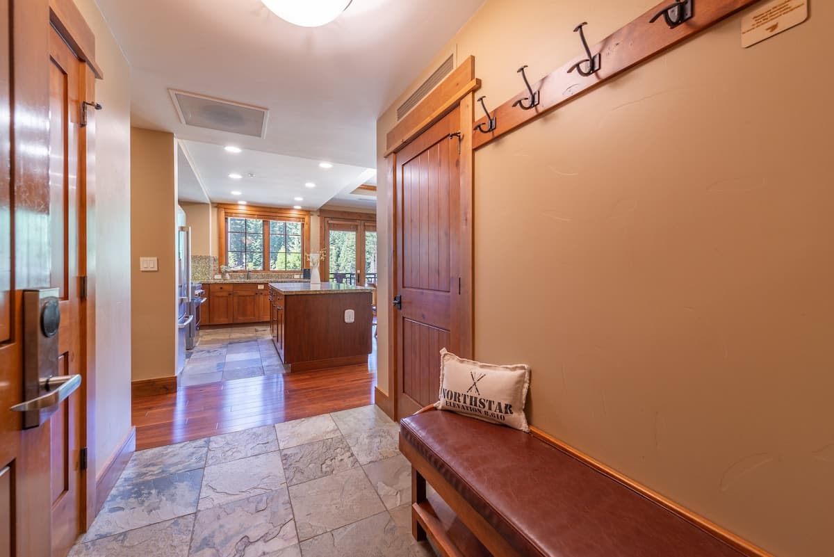 Top-Floor Luxury Condo, Village at Northstar - Photo 3