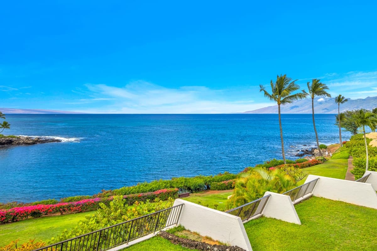 Condo in Lahaina · ★4.17 · 2 bedrooms · 2 beds · 2 baths - Photo 1