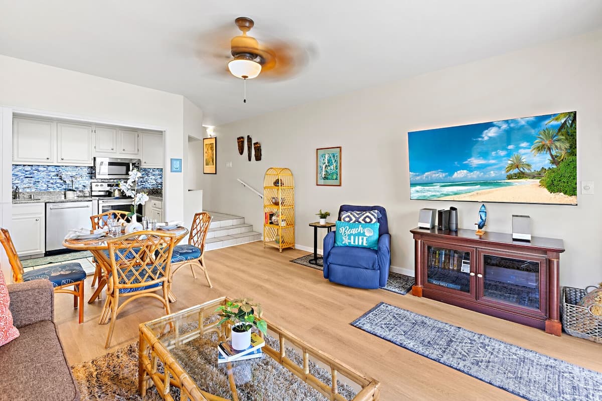 Condo in Lahaina · ★5.0 · 1 bedroom · 2 beds · 1 bath - Photo 5