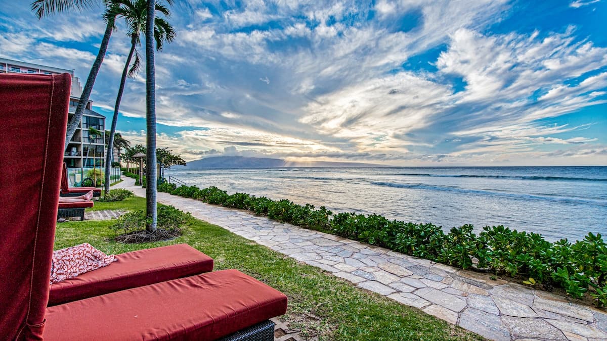 Condo in Lahaina · ★4.97 · 2 bedrooms · 4 beds · 2 baths - Photo 4