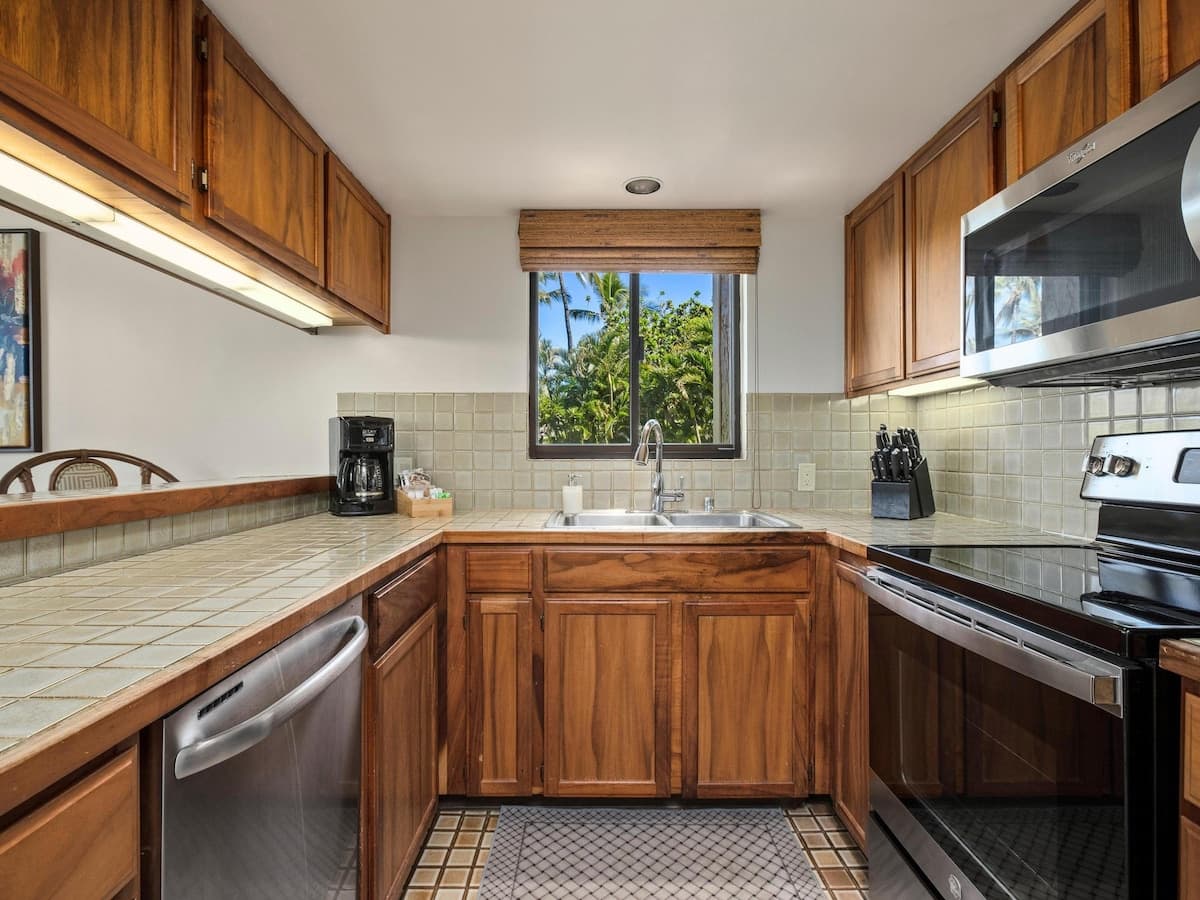 Condo in Wailea · ★4.81 · 2 bedrooms · 3 beds · 2 baths - Photo 3