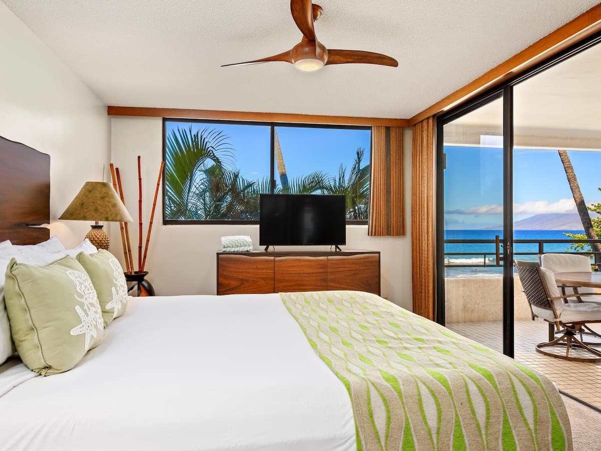 Condo in Wailea · ★4.81 · 2 bedrooms · 3 beds · 2 baths - Photo 4