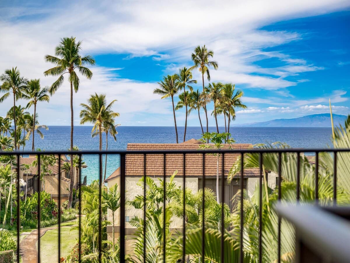 Condo in Wailea · ★5.0 · 2 bedrooms · 3 beds · 2 baths - Photo 2