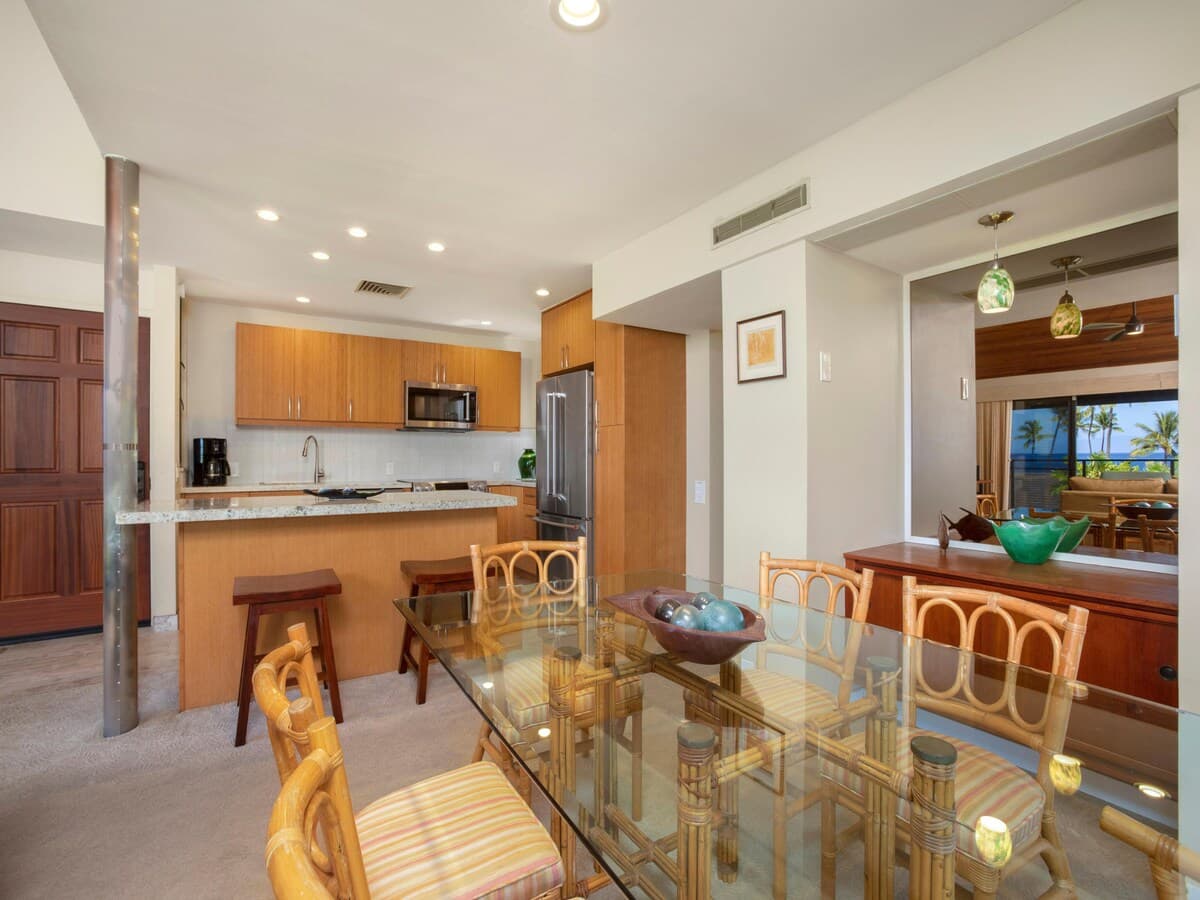 Condo in Wailea · ★4.71 · 2 bedrooms · 2 beds · 2 baths - Photo 3