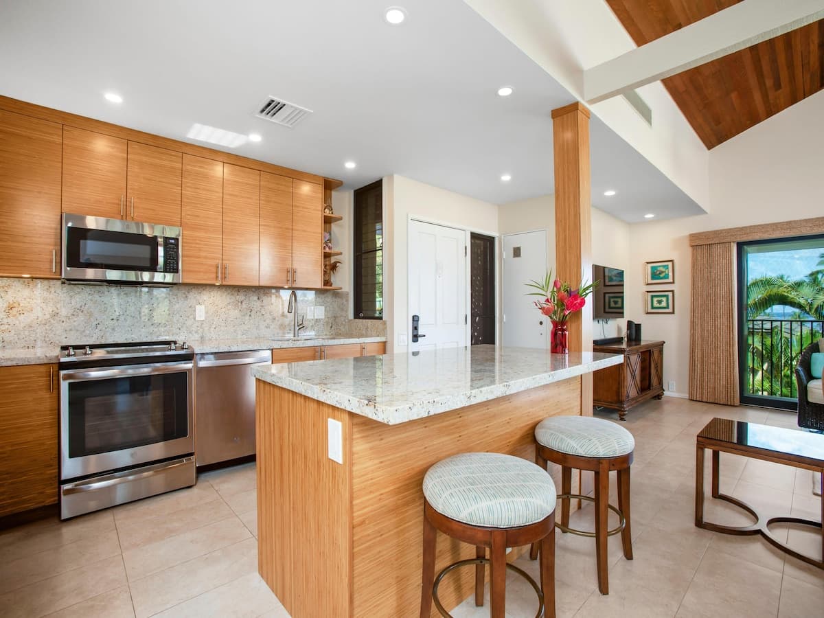 Condo in Wailea · ★5.0 · 1 bedroom · 2 beds · 2 baths - Photo 3