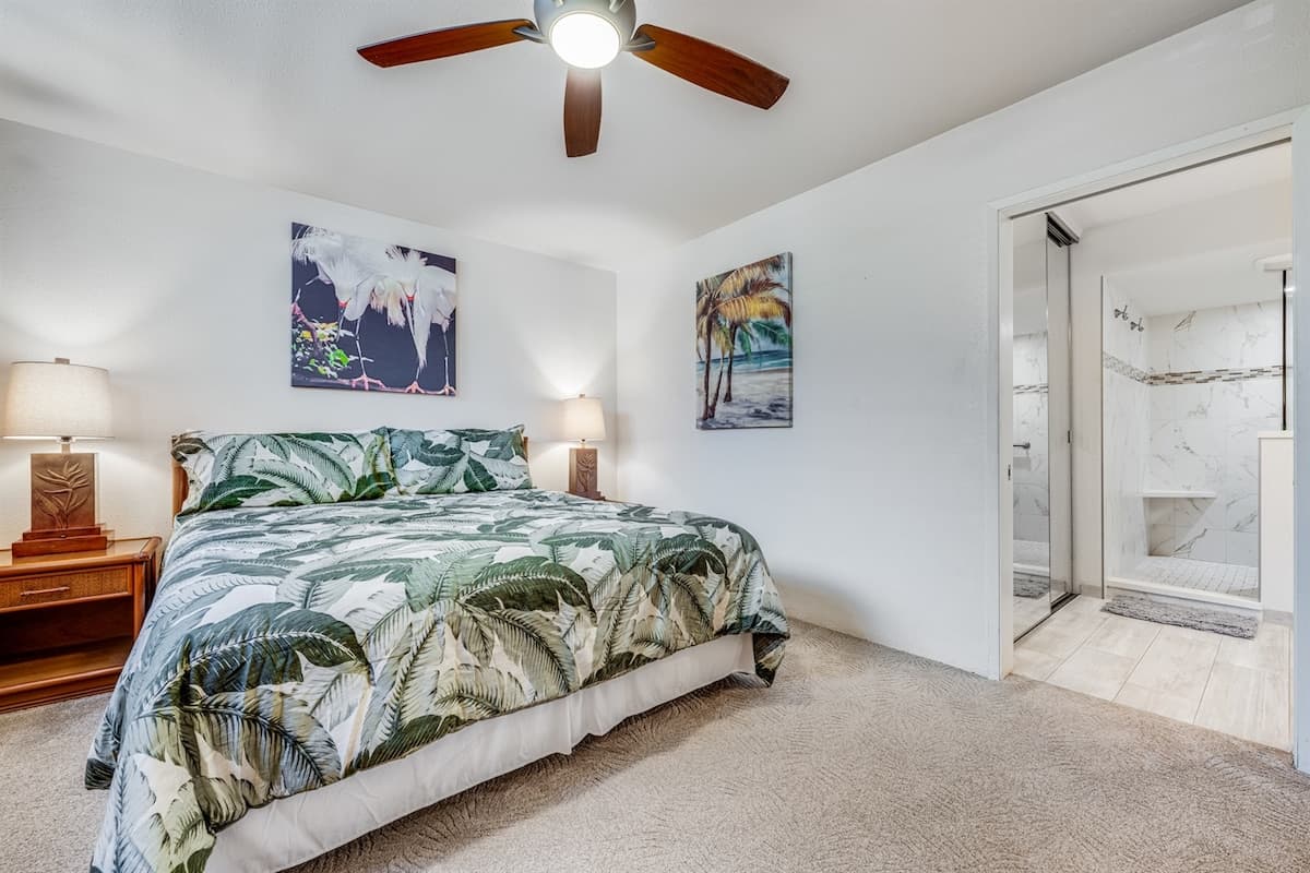 Condo in Lahaina · ★4.83 · 2 bedrooms · 4 beds · 2 baths - Photo 3
