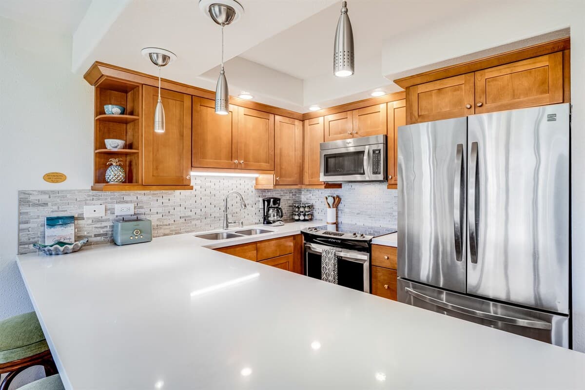 Condo in Lahaina · ★4.83 · 2 bedrooms · 4 beds · 2 baths - Photo 5