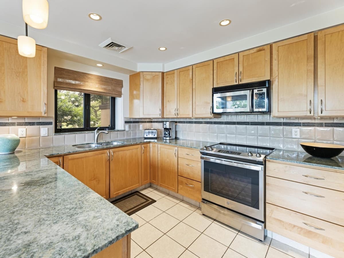 Condo in Kihei · ★5.0 · 2 bedrooms · 4 beds · 2 baths - Photo 2