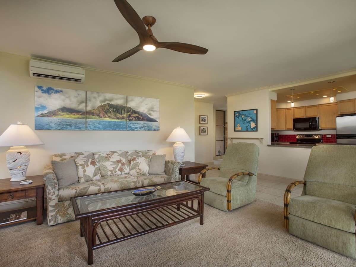 Condo in Kihei · ★4.8 · 2 bedrooms · 4 beds · 2 private baths - Photo 3