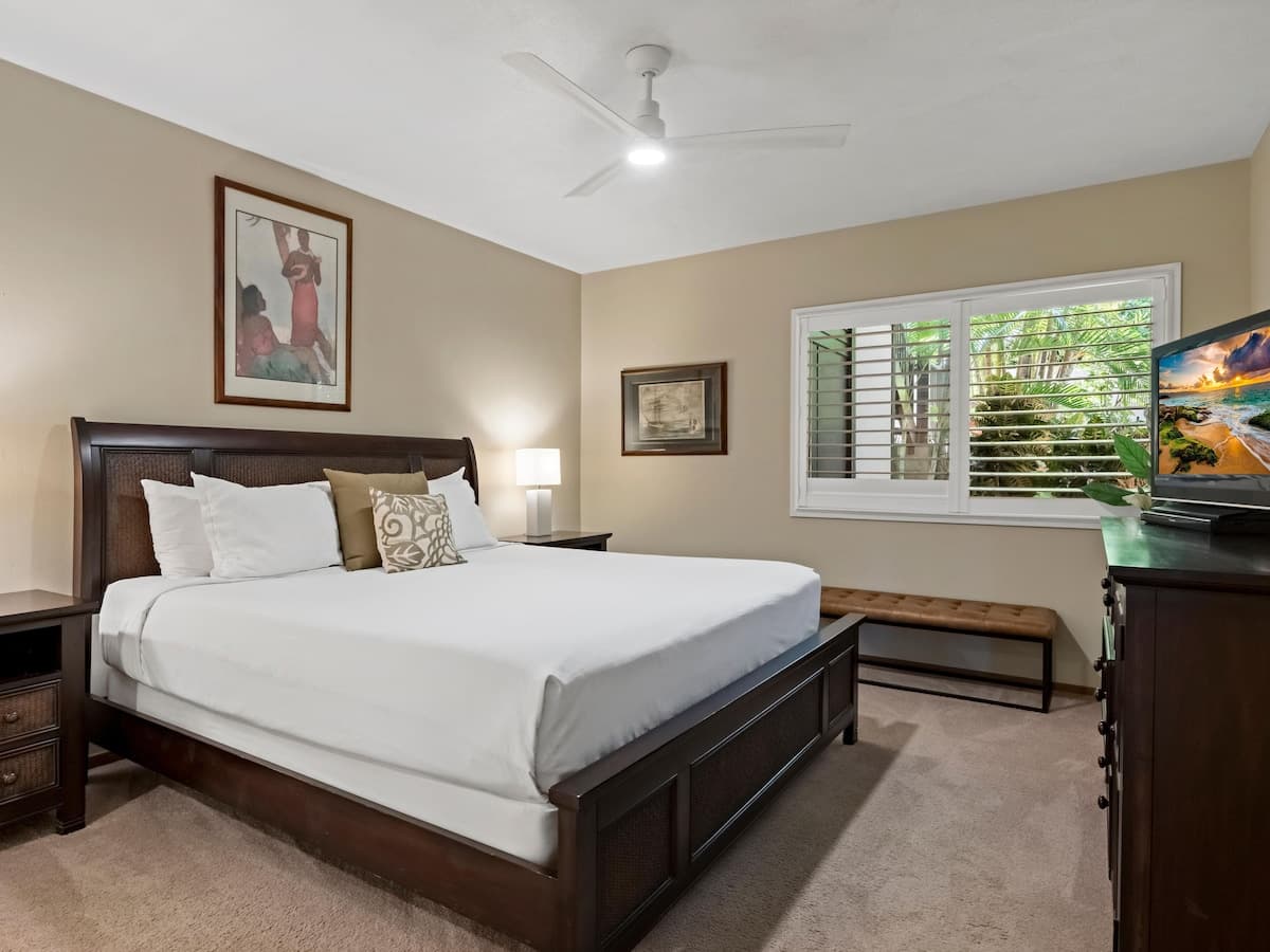 Condo in Kihei · ★4.6 · 2 bedrooms · 4 beds · 2 baths - Photo 4