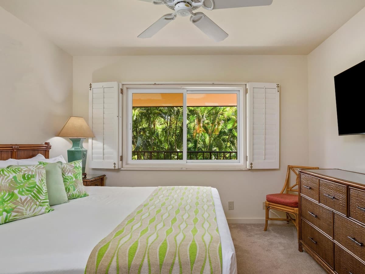 Condo in Kihei · ★4.83 · 2 bedrooms · 4 beds · 2 baths - Photo 5