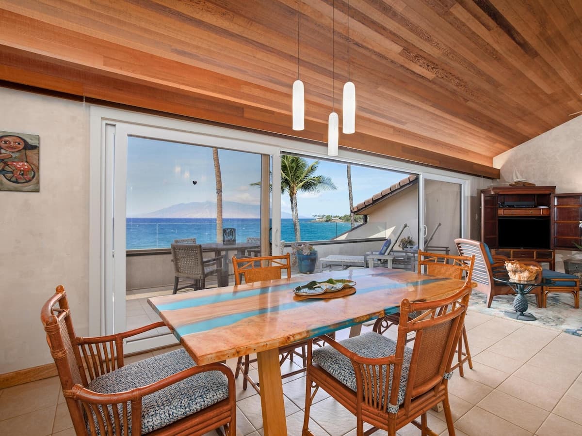 Condo in Kihei · ★4.83 · 2 bedrooms · 4 beds · 2 baths - Photo 2